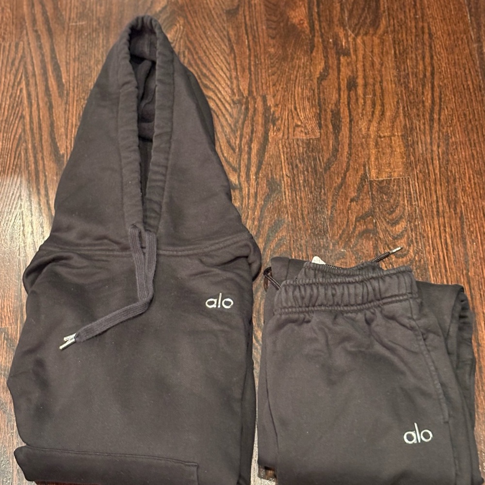 ALO Accolade Hoodie (M) and Sweatpants (S)